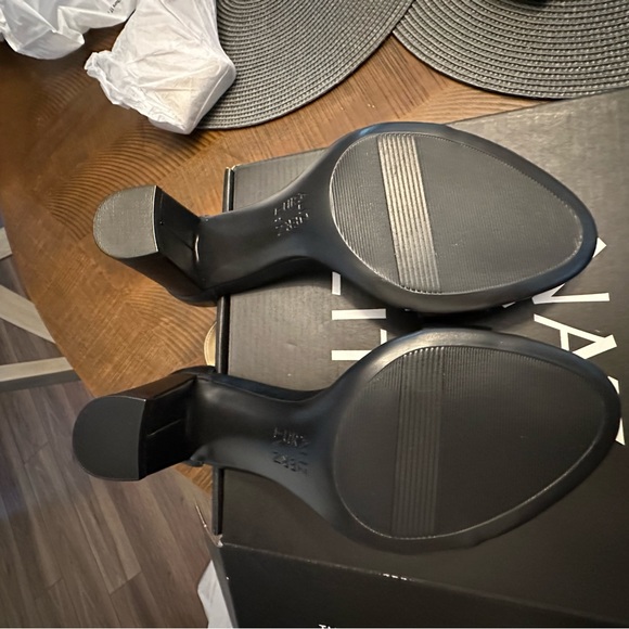 Naturalizer Vera Black Leather Sandals. Sz 5 - Picture 2 of 6